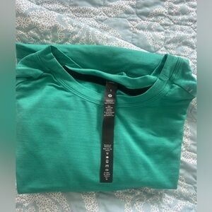 Men’s Lululemon License to Train Short Sleeve Shirt